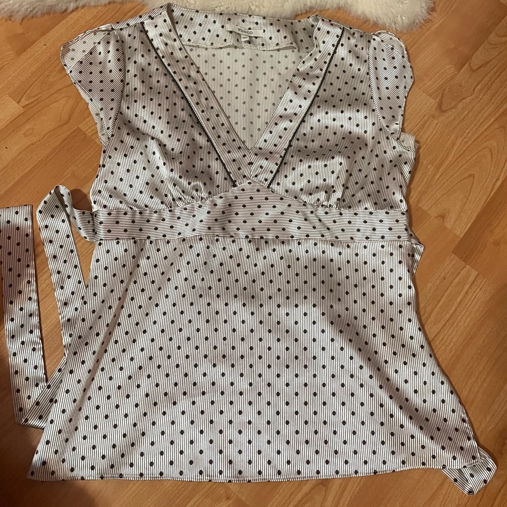 Medium Short-Sleeved Polka Dot and Striped Blouse with Tie at Back